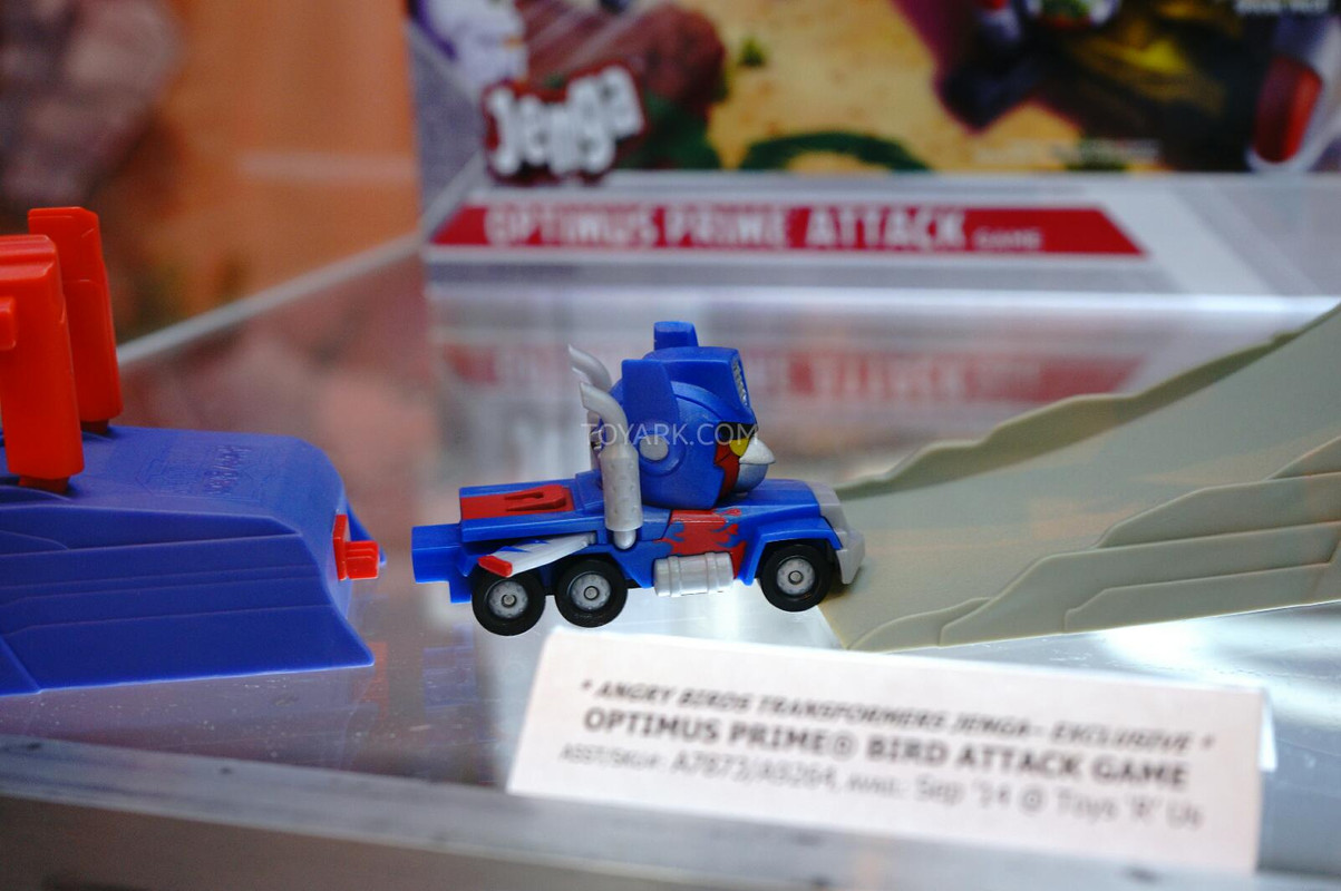 SDCC-2014-Angry-Birds-Transformers-017_140616787