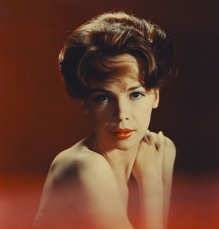 leslie_caron_ma81