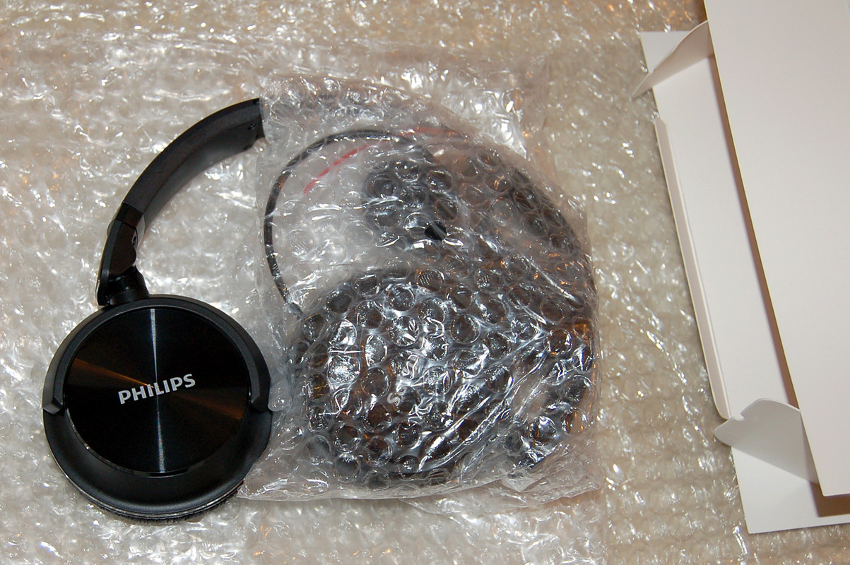 PHILIPS_SHB3060BK-00_02