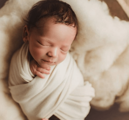 Twig & Olive Photography - Newborn - Crisscross Wrap with Toes Out