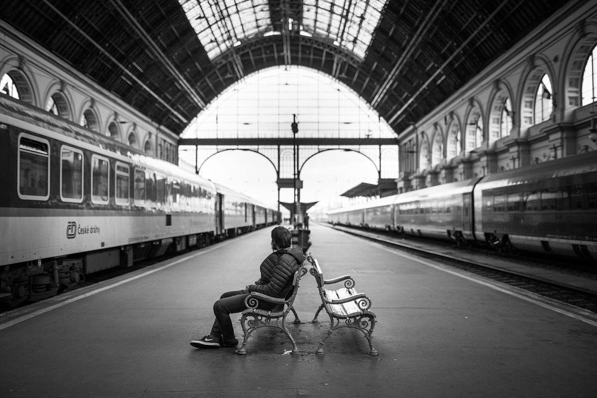 blacknwhite-train-station-1868256-1280.jpg
