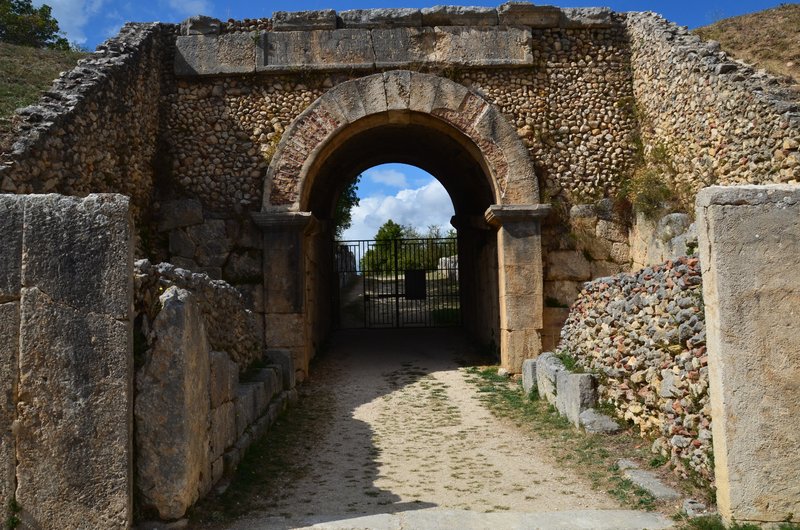 YACIMIENTO ARQUEOLOGICO DE ALBA FUCENS-15-9-2023 - Italia y sus pueblos-2018/2019/2023 (12)