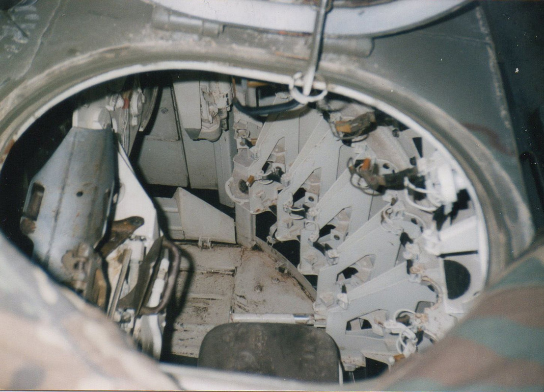 1HGZ,2S1Gvozdika,unutrasnjost1