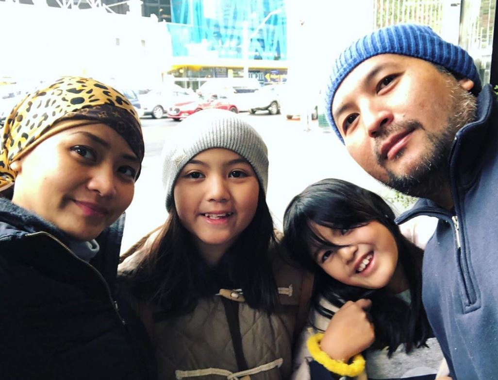 Sindy Dewiana dan keluarga