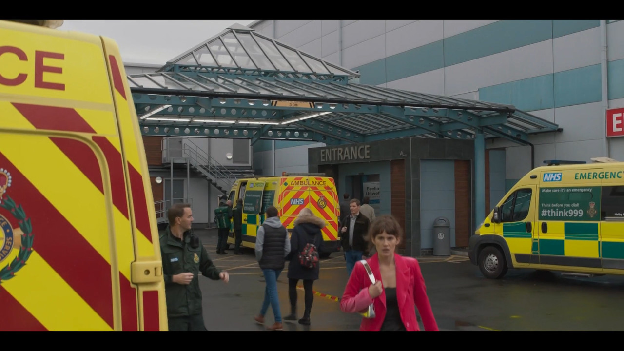2023-04-08_21_35_BBC1_Casualty_37x26_Welcome-to-the-Warzone.mp4_snapshot_00.53.20.668