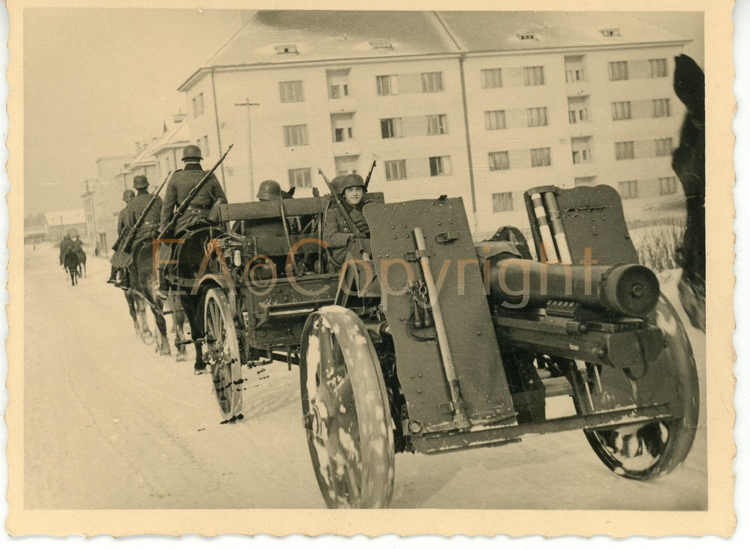 Artillerie Geschütz PAK Haubitze Foto