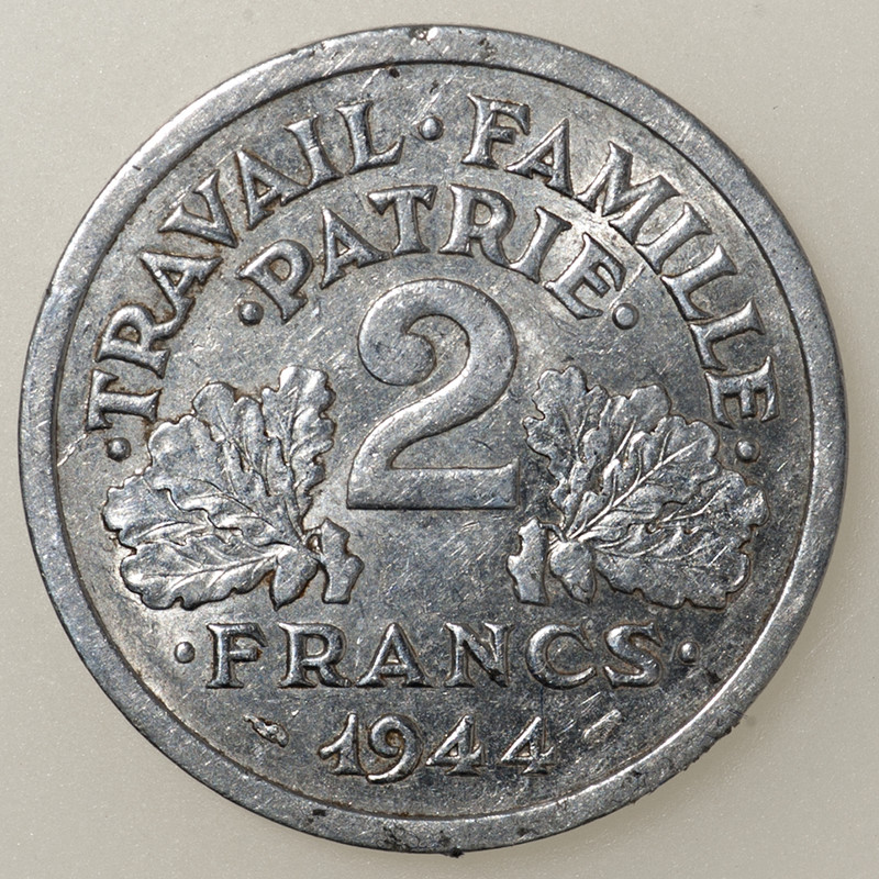 ¡¡En plena Guerra!! 2 francos Francia. Estado Francés. 1944. PAS5812