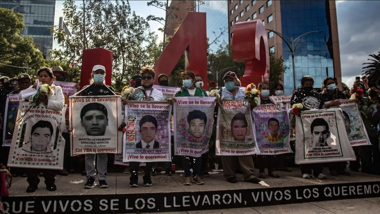 Padres de los 43 normalistas de Ayotzinapa cuestionan al Gobierno Federal