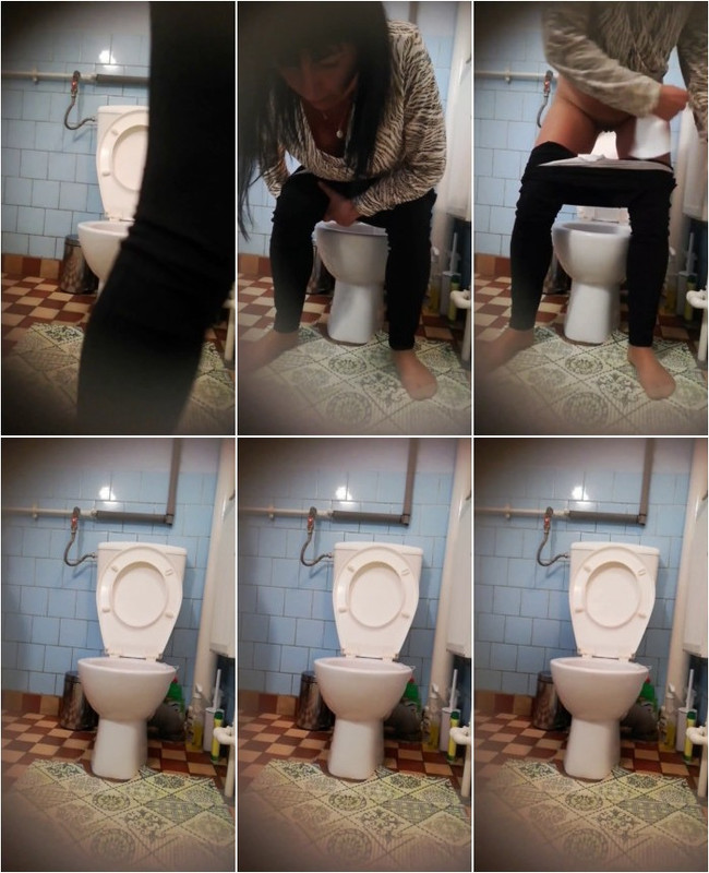 Aunt-Agatha-toilet-spy-2.jpg
