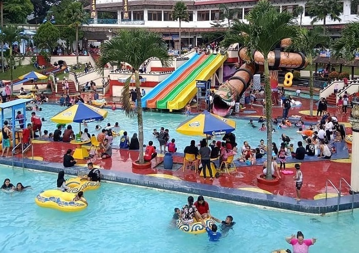 Karang Setra Waterland, rekomendasi tempat wisata di Bandung yang menarik untuk dikunjungi.