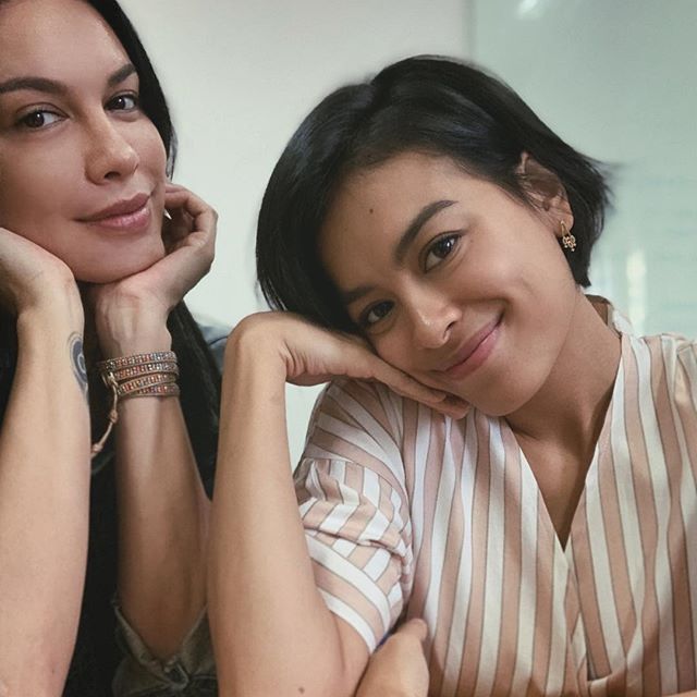 7 Potret kedekatan Sophia Latjuba dan Eva Celia, bagai kakak adik
