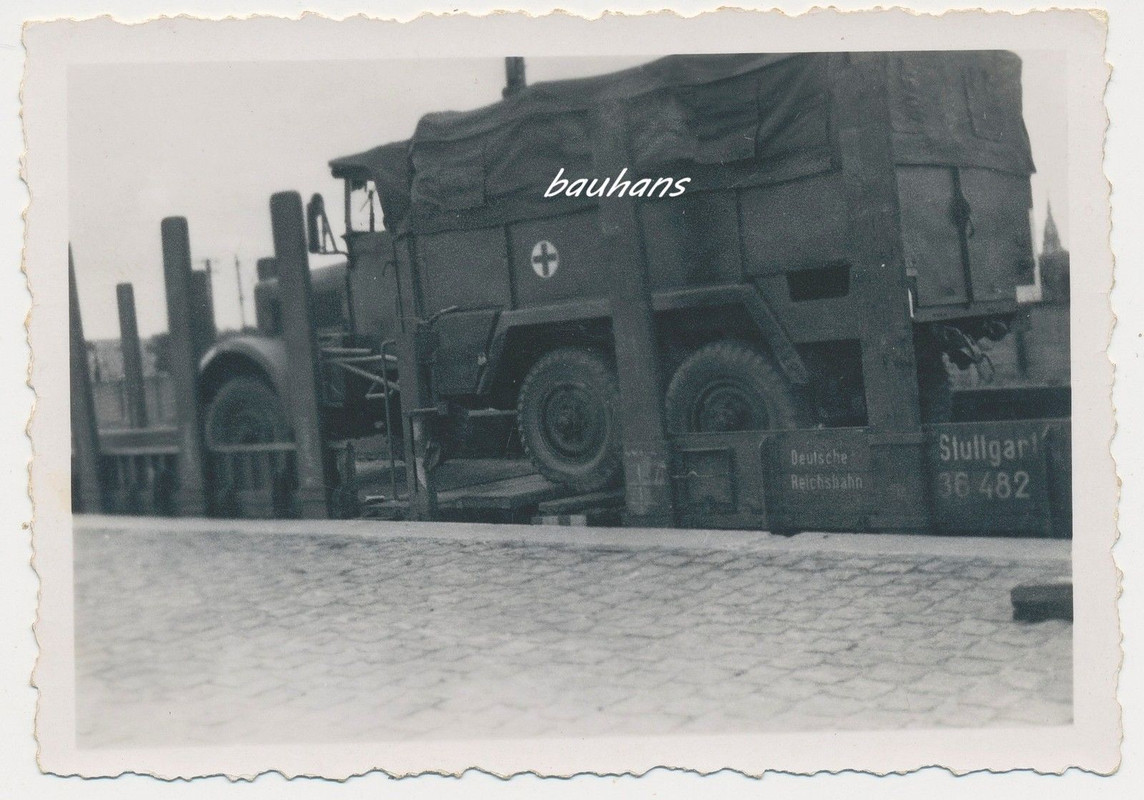 Sieg. Bahnhof Verladung Kriegsgerät LKW 2.WK
