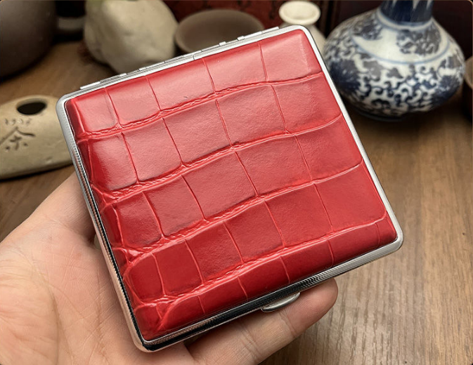 Genuine Leather Cigarette Case Red Crocodile Pattern 20 Stick Capacity Retro Vintage Style Metal Frame Pocket Box Mens Gift