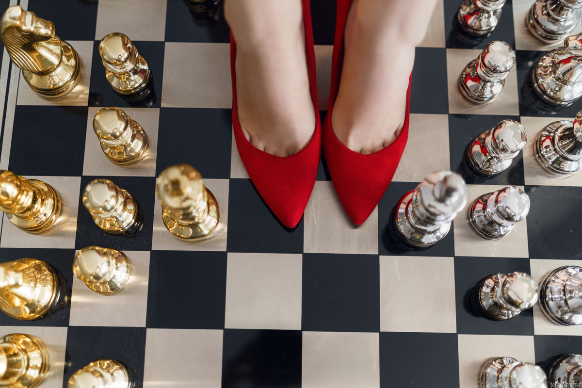 Set_Triumphant_Kate-Quinn_high_0014