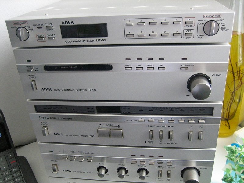 [Bild: Aiwa-Midi-Anlage-Serie-50-005.jpg]