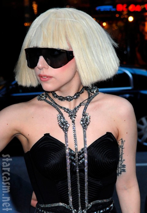 FP-3942406-Lady-Gaga-AAR-110309-480x695.