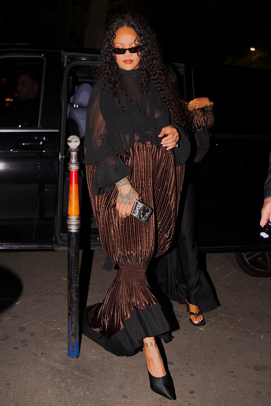 Rihanna Cesar Rest Paris39