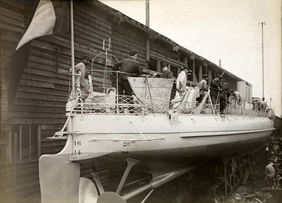 Спуск Torpilleur avant son lancement aux chantiers Augustin Normand au Havre. Torpilleur №№295-296 (