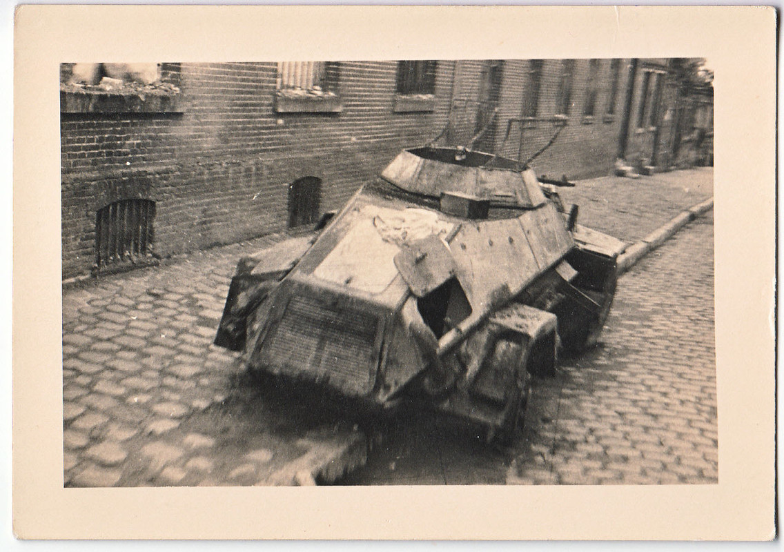 Aufgegebener Panzerspähwagen in Frankreich