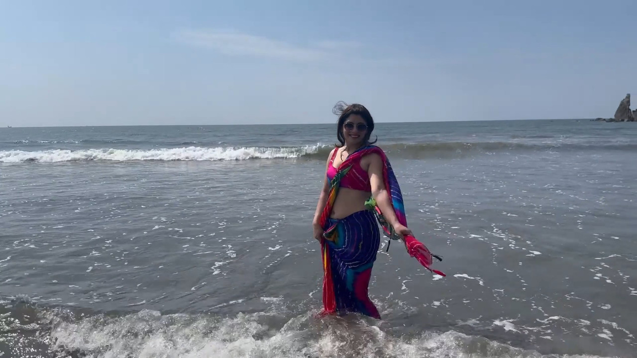 Marathi girl hot deep navel and breast in various costumes.mp4_snapshot_01.25.365