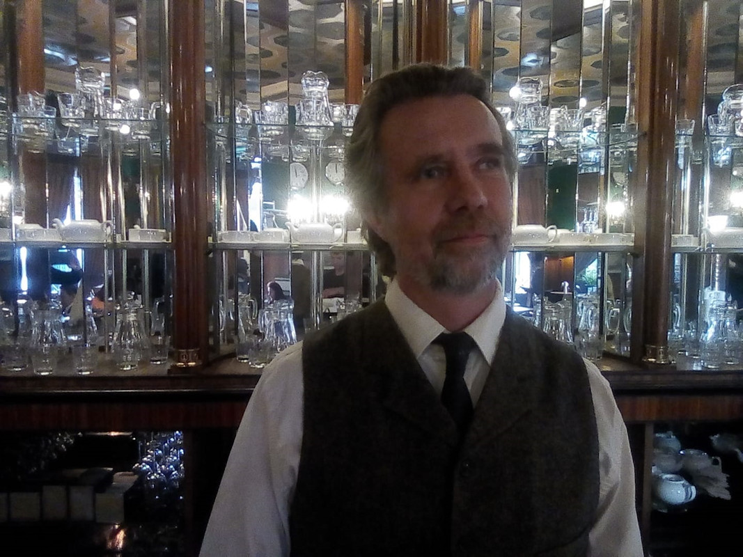 110 ?еклама Билайн. Бармен. (2018). грим