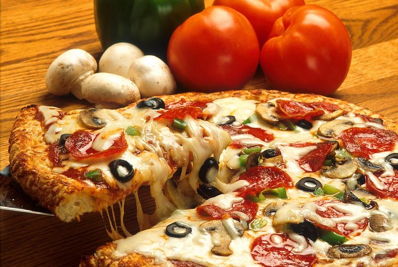 1200px-Supreme-pizza.jpg