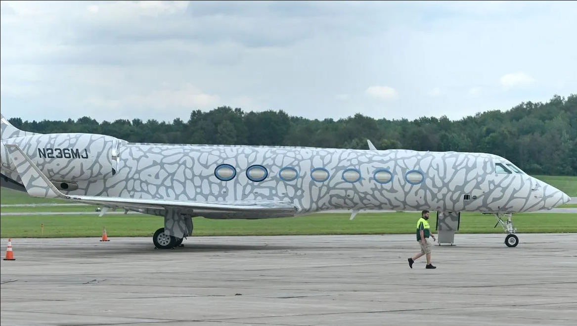 Michael Jordan llega a Cancún en su lujoso jet privado