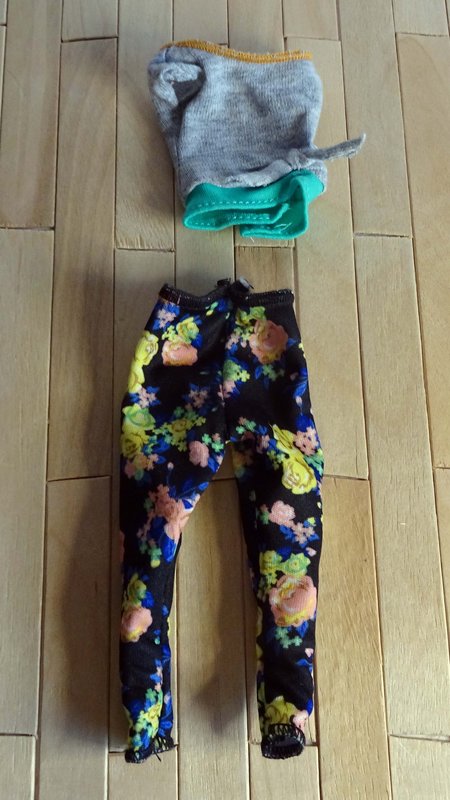 Originaloutfit der Made to Move Fitnessbarbie mit Dutt