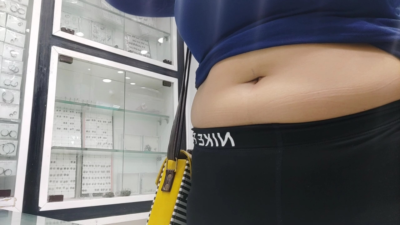 Busty desi girl deep navel piercing.mkv_snapshot_01.05.867