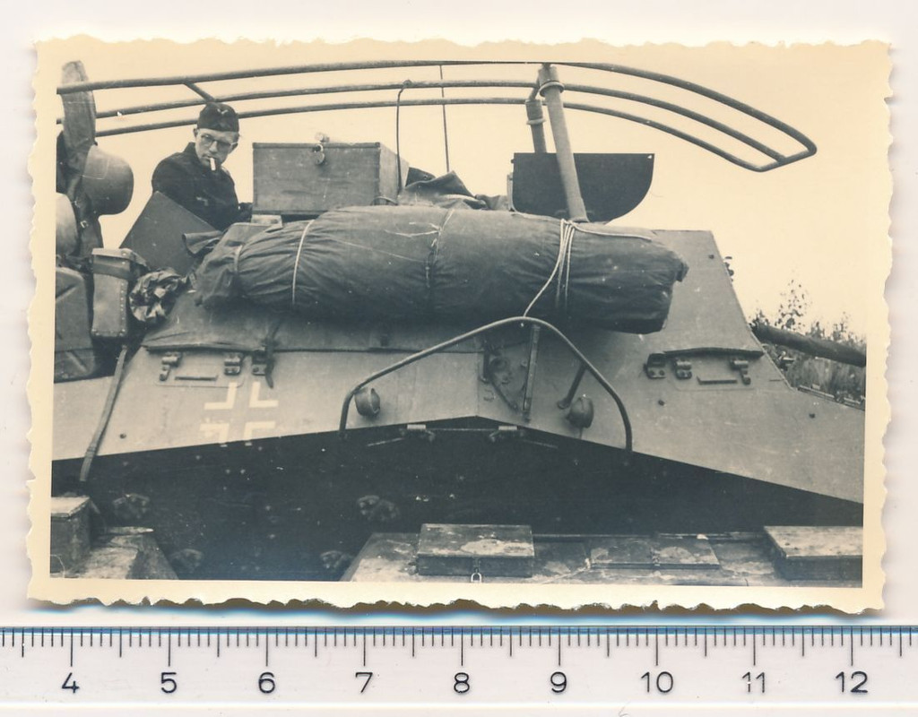 SUPER FOTO 2.WK Panzersoldat auf Panzerspähwagen