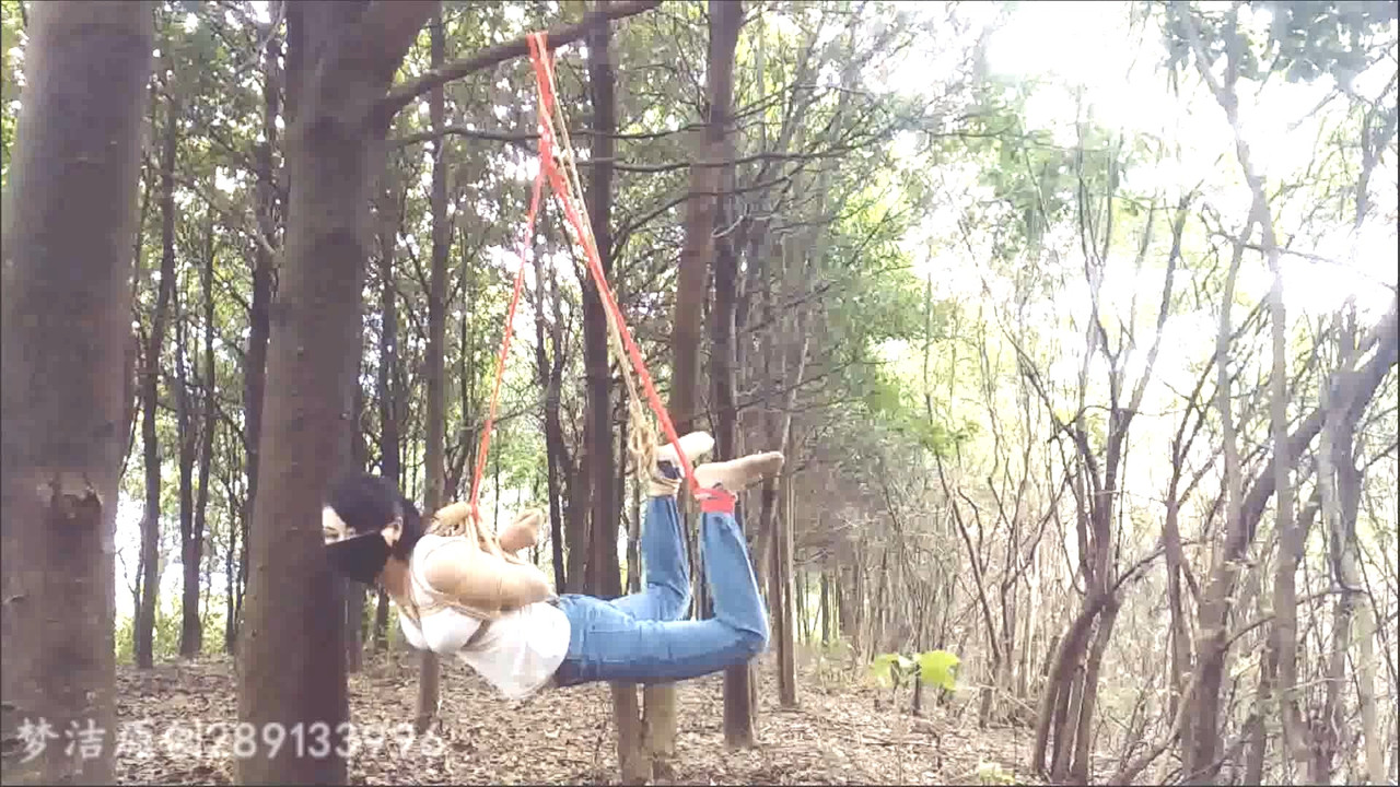 梦洁原创 首次野外吊绑，脚撩，捆绑，爬山.mp4_20190816_093146.103