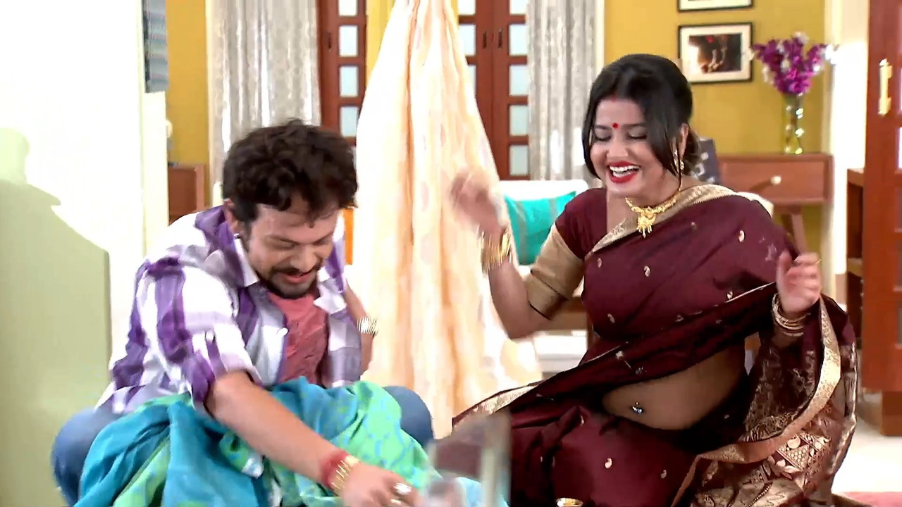 Bengali Serial actress Pierced sexy Navel in Saree.mkv_snapshot_00.10.758