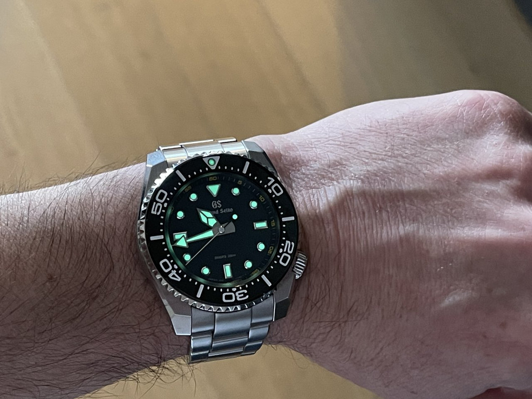 Grand Seiko SBGX335 quartz diver - review | The Watch Site