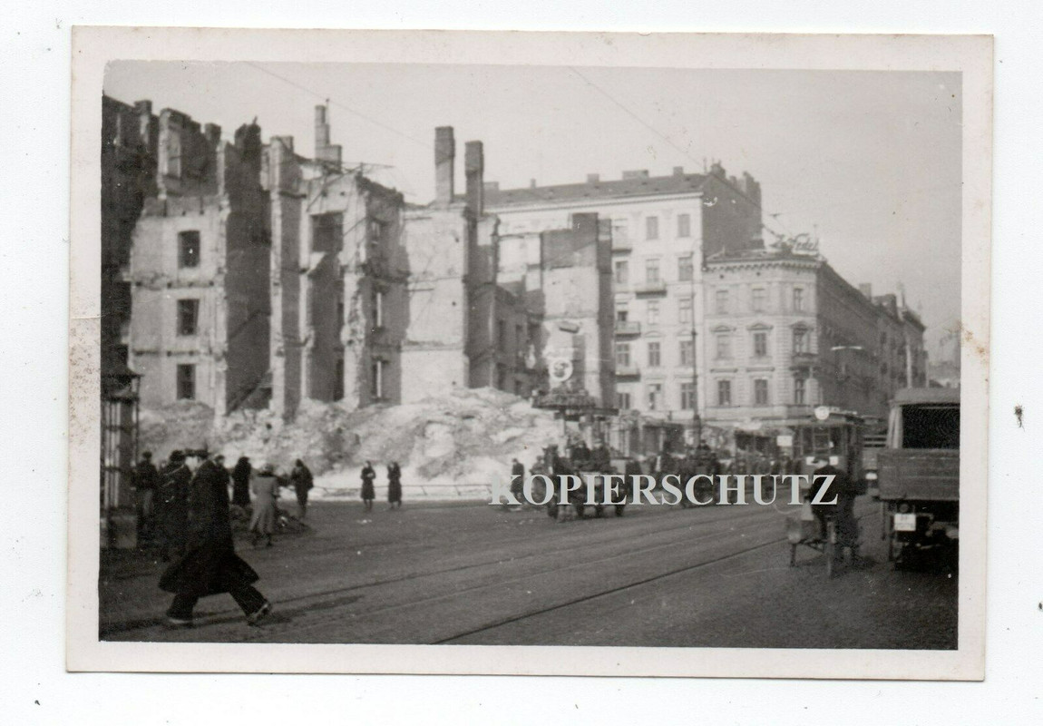 Polen 1939 Warschau Zerstörung Flüchtlinge Volkstyp Straßenbahn SDkfz LKW