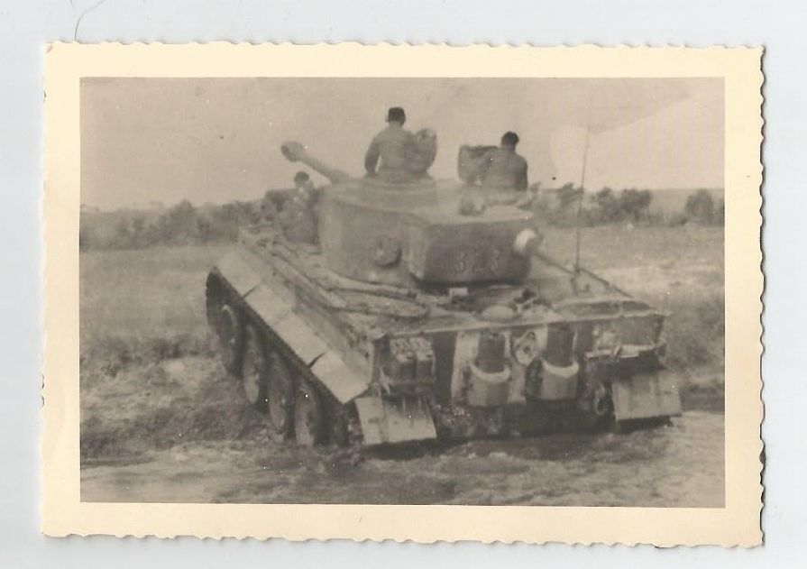 Foto von einem Tiger Panzer. Mit Albumresten. Kö
