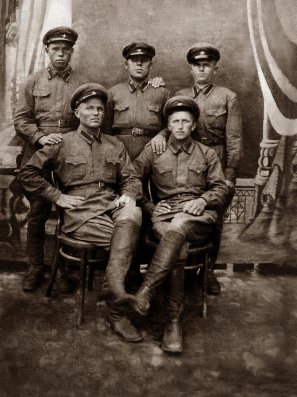 николай михайлович еремин слева