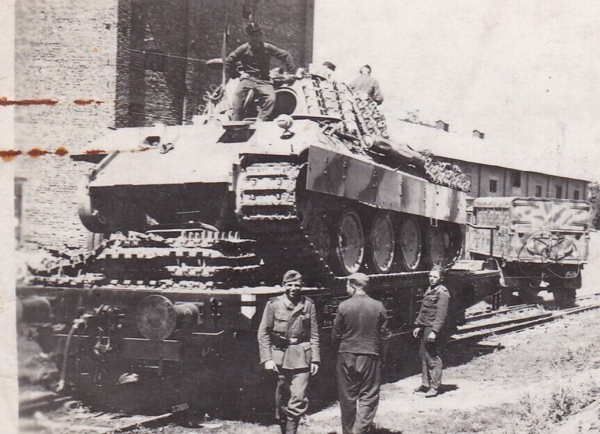 Foto s - Panzer Kampfwagen V Panther - beschädigt auf Bahntransport - 1942er J.