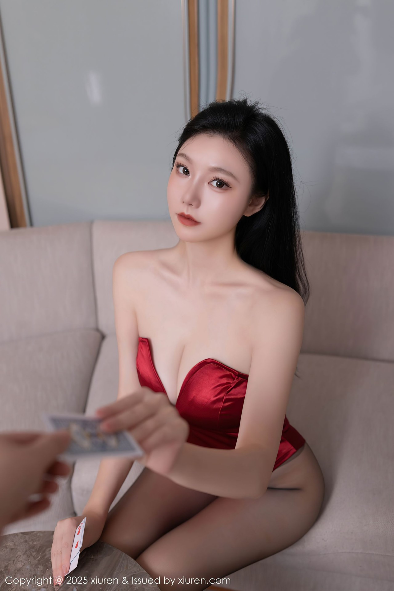 安然 anran nude《魅惑荷官》，丝滑红礼服×黑长发女神，冷艳气质拉满插图8