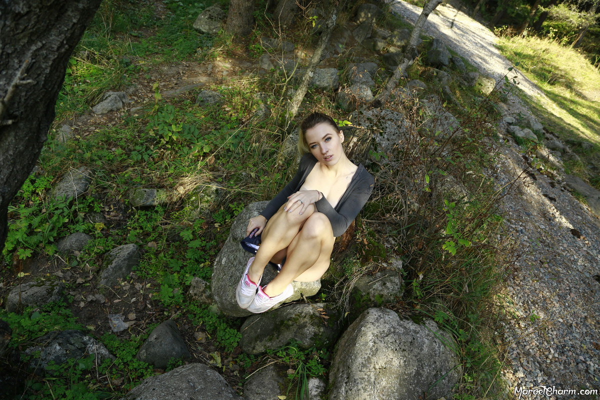 MarvelCharm_Kira-Hiking-094