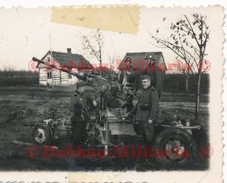 Foto Polen Góra Kalwaria Wehrmacht mit polnischen Flak-Geschütz polish Beute