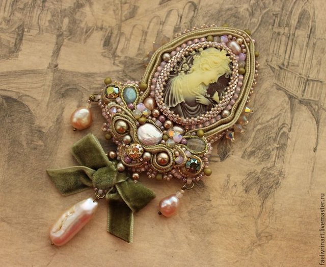 https://i.postimg.cc/ryNq4Zzf/9ac66191b06f3e4f9e7bf131780a2afa-beaded-brooch-beaded-jewelry.jpg