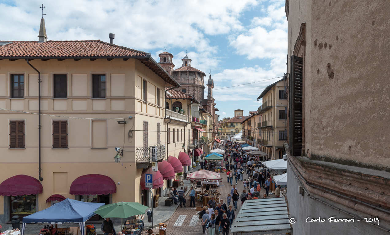 Festa di San Martino a Carmagnola (To) il 10 novembre, con tradizione, cultura, sapori e divertimento Festa di San Martino a Carmagnola (To) il 10 novembre, con tradizione, cultura, sapori e divertimento