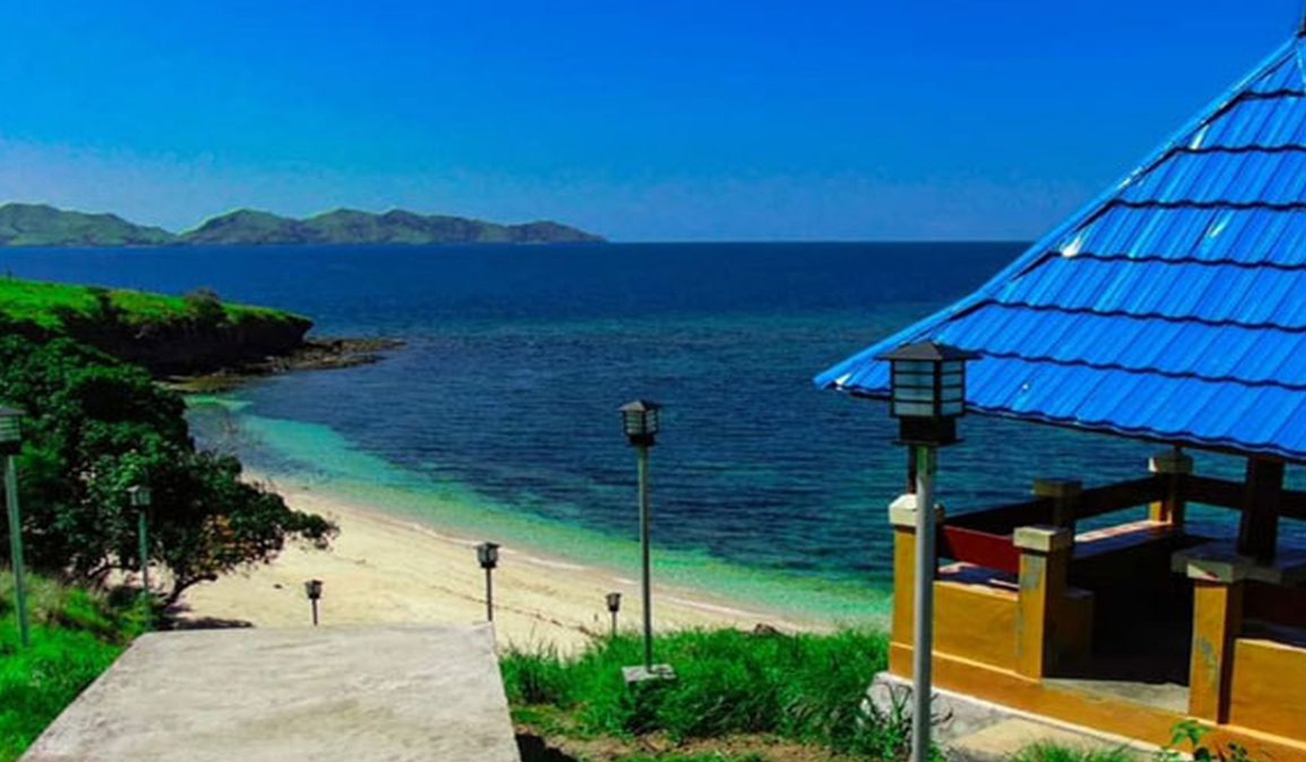 Pantai Kajuwulu Tempat Sempurna untuk Healing Dengan Panorama Laut dan Bukit