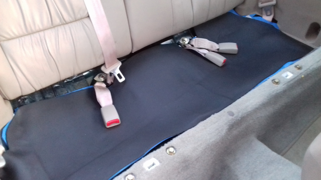 Honda_Coupe_rear_seat_5.jpg