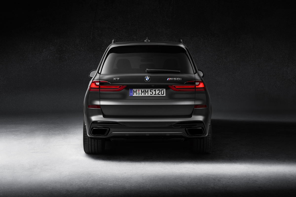 P90386163_highRes_bmw-x7-edition-dark-