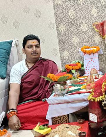 ज्योतिषी पण्डित इशांत शुक्ला