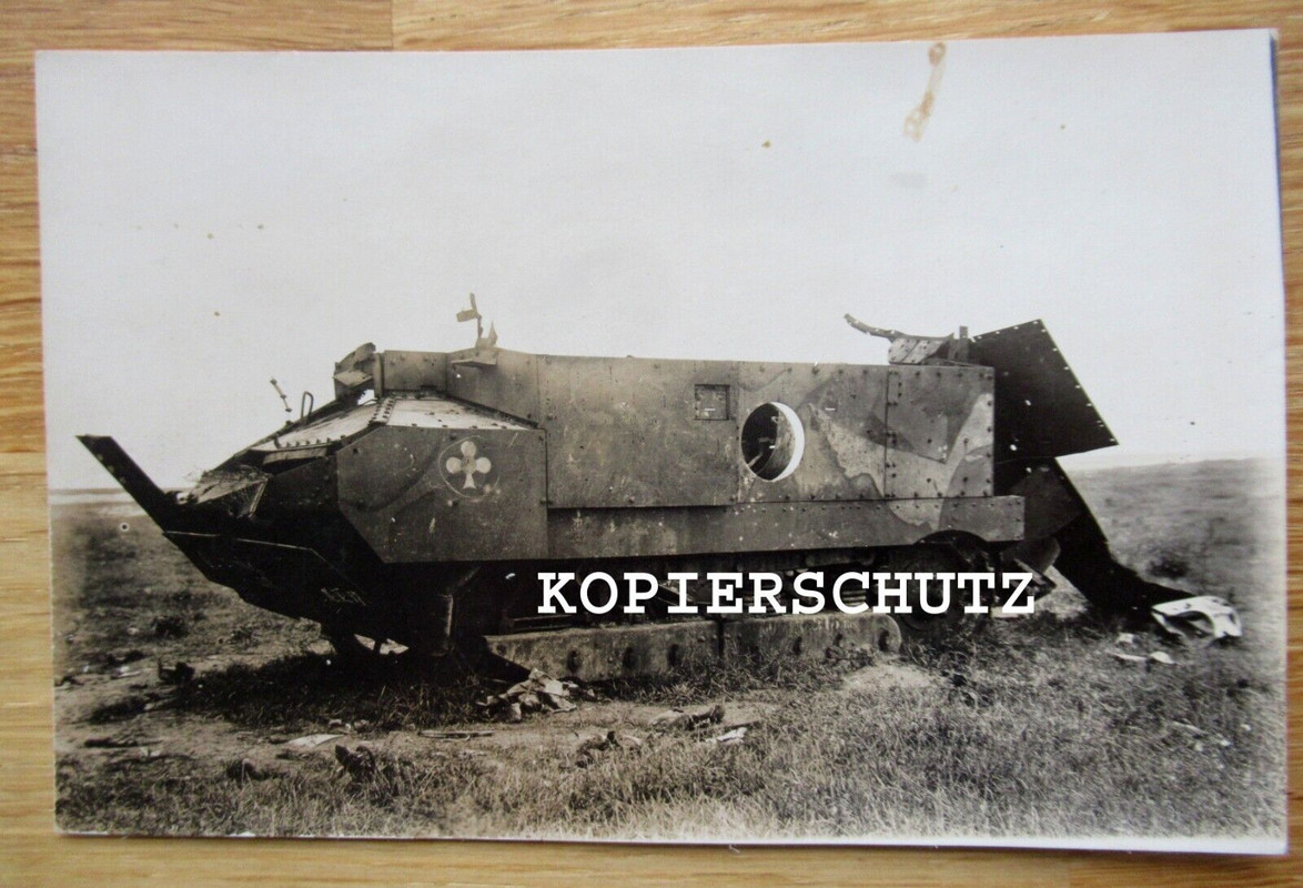 Foto französischer Panzer - Tank - Panzerkampfwagen - Kreuz Wappen - 1917 (21)