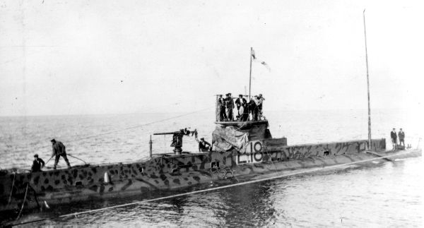 HMS E18 después de pasar por Oresund en septiembre de 1915