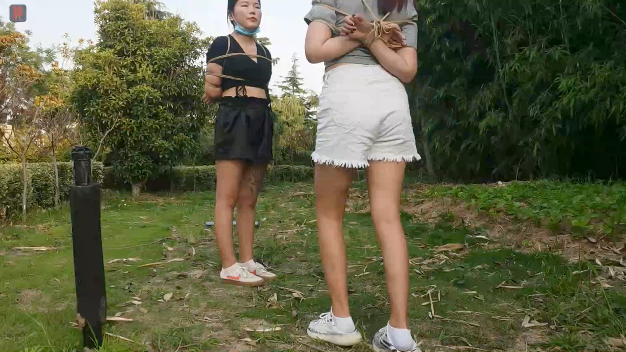 绳之韵 曼琪、婉儿户外捆绑拍摄训练（第二集）双女捆绑逛公园，连缚，牙齿解缚实验.mp4_20200615_091906.722