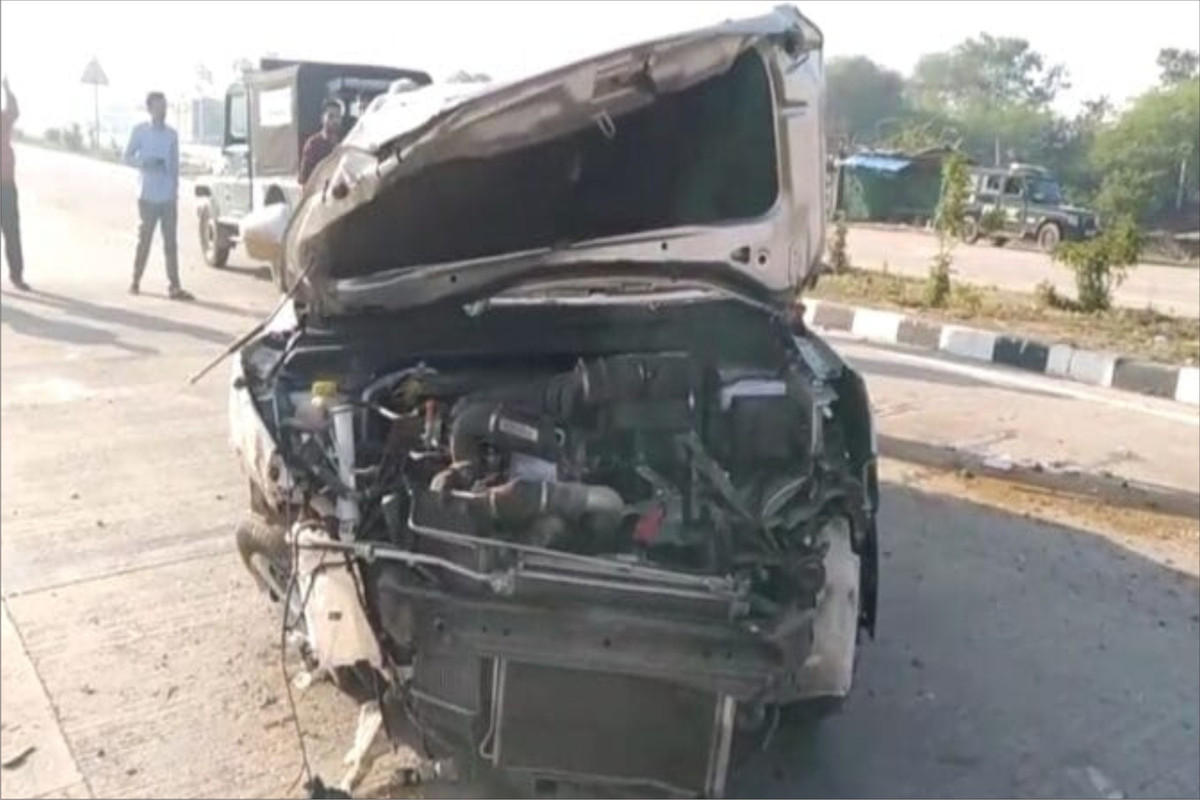 नेशनल हाईवे पर कार डिवाइडर से टकराईं, दम्पति की मौत